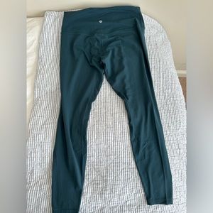 Lululemon aligns sz 12